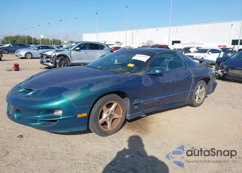 1998 Pontiac Firebird Trans Am z USA, uszkodzony, nr VIN 2G2FV22G2W2230717